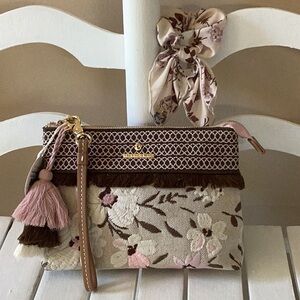SPARTINA 449 Maci Wristlet Parade Embroidered Floral With Scrunchie Vine Cream